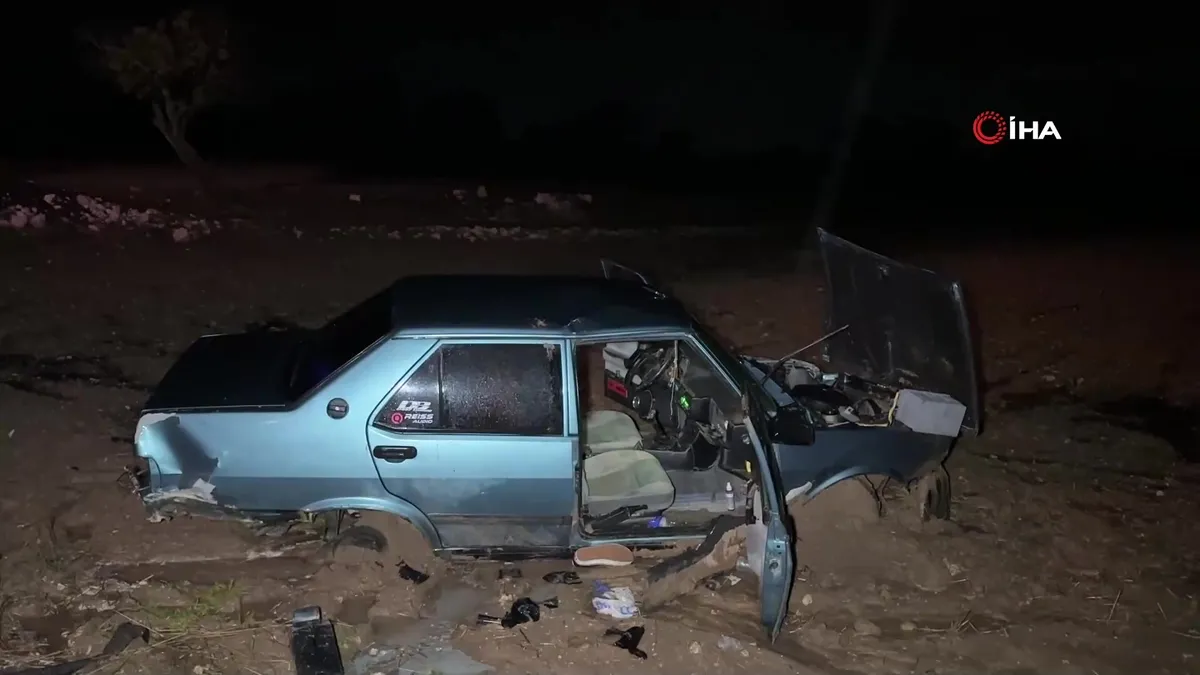 Uşak’ta iki otomobil çarpıştı: 5 yaralı | Video videosunu izle Uşak’ta iki otomobil çarpıştı: 5 yaralı | Video videosunu izle