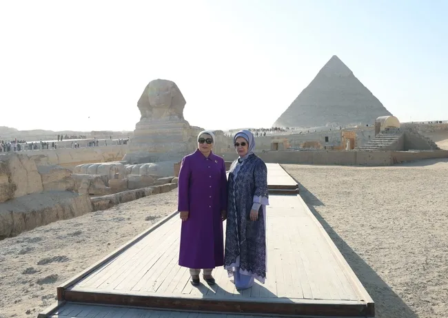 emine-erdogan-misir-cumhurbaskaninin-esi-entissar-amer-ile-gorustu-1770220773491.jpg