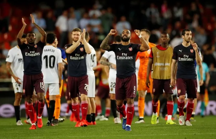Arsenal finale çıktı, Mesut Özil’in o hareketi geceye damga vurdu