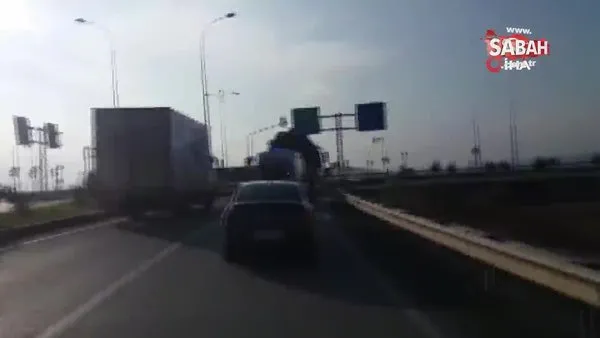 Kahramanmaraş'ta hurda yüklü kamyon trafikte tehlike saçtı