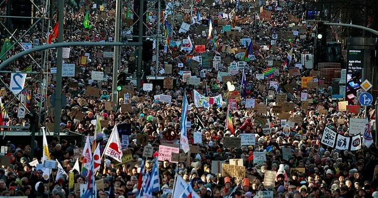 Almanya’da aşırı sağ karşıtı gösteriye yaklaşık 50 bin kişi katıldı