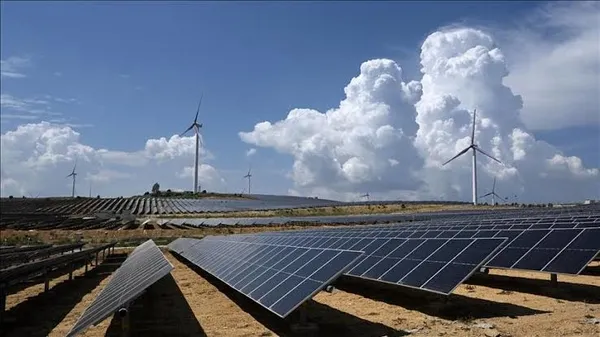 bakan-bayraktar-acikladi-gunesten-elektrik-uretiminde-rekor-1787907198998.jpg