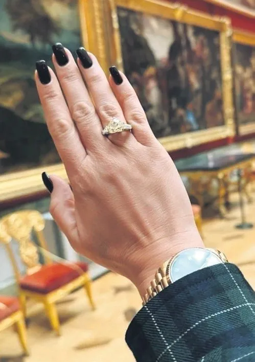 1,5 milyonluk yüzüğüyle gündeme gelmişti! Rus model  Kseniya Borodina Türkiye'ye hayran kaldı! "İstanbul'a aşık olmamak elde değil"