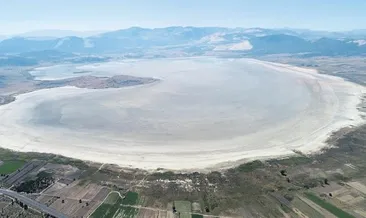 Flamingoların bir gölü daha kurudu