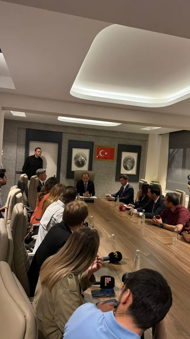 mezdeke-aynur-cinayetinin-aydinlatilmasinin-ardindan-emniyet-muduru-selami-yildiz-asayis-sube-mudurlugunu-ziya-1781109820761.jpeg (1152×2048)