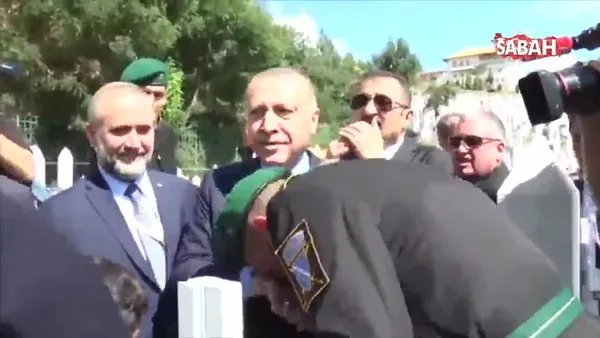 Boşnak asker Erdoğan'ın elini öptü