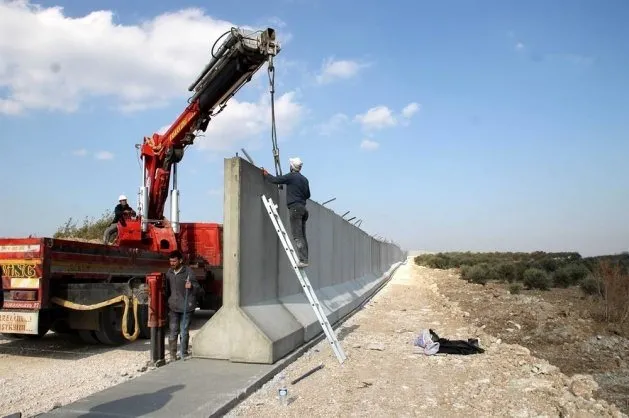 Suriye sınırına beton duvar