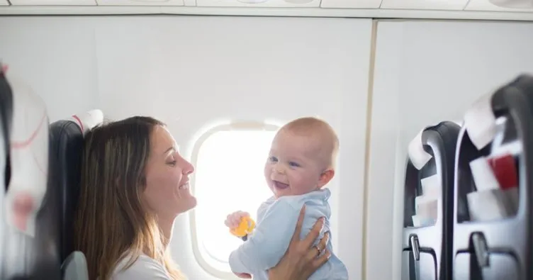 Bebekle Uçak Yolculuğu Nasıl Yapılır? Bebekler Uçağa Binerken Nelere Dikkat Edilmeli?
