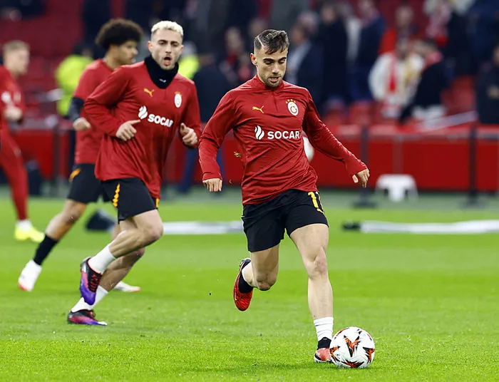 galatasarayda-yunus-akgun-gercegi-sari-kirmizli-yonetim-harekete-gecti-1739739280365.jpeg