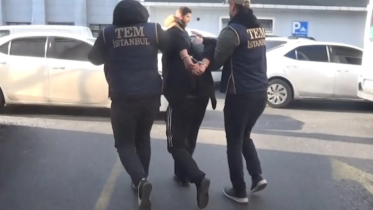 İstanbul'da DEAŞ operasyonu! Eylem hazırlığındaki terörist yakalandı İstanbul'da DEAŞ operasyonu! Eylem hazırlığındaki terörist yakalandı