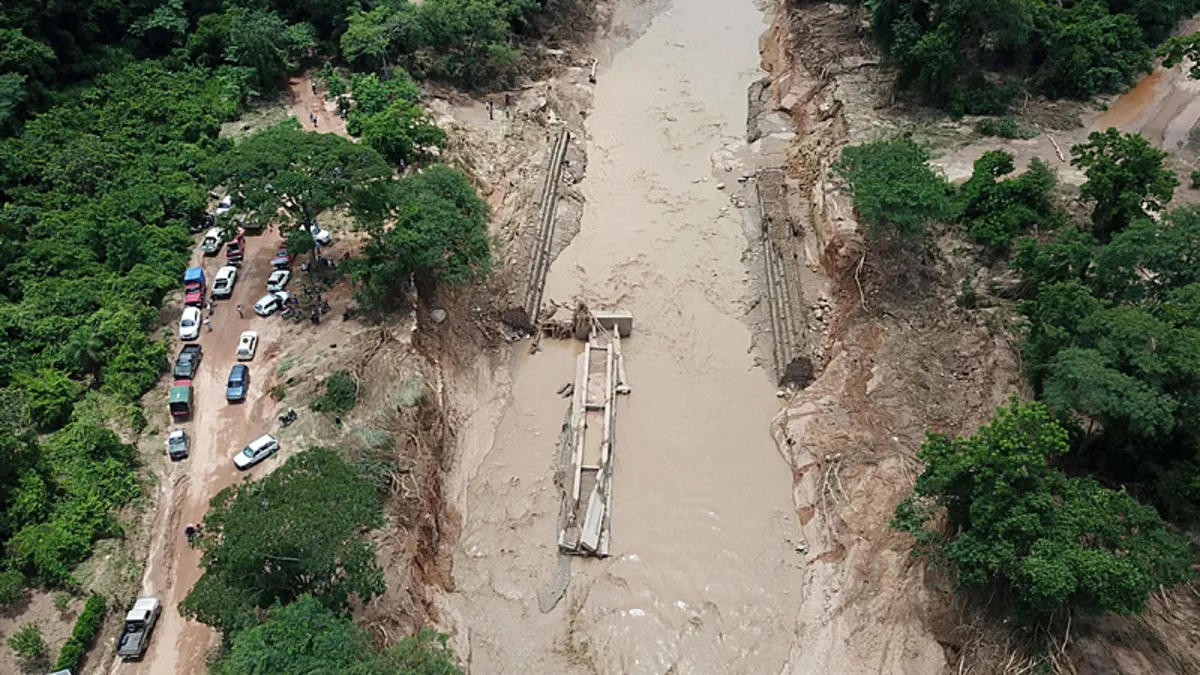 Bolivya’yı sel vurdu: Faciada 20 kişi hayatını kaybetti Bolivya’yı sel vurdu: Faciada 20 kişi hayatını kaybetti