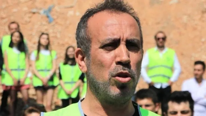 ahbap-derneginde-toplanan-bagislar-depolarda-curudu-1784437720485.jpeg