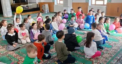 Bolu'da minik öğrencilerden camii ziyareti: Hem eğlendiler hem de öğrendiler #bolu