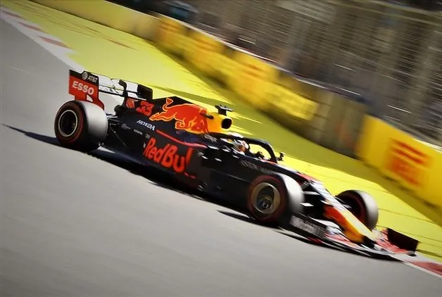 FORMULA 1'DE BREZİLYA ETABINI VERSTAPPEN KAZANDI
