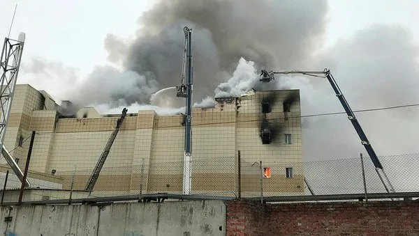 Rusya'daki yangında çocuklar diri diri yandı...