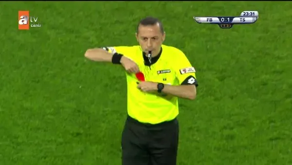 Fenerbahçe'de Emre Belözoğlu yedek kulübesinde kırmızı kart gördü! Fenerbahçe-Trabzonspor canlı takip | Video