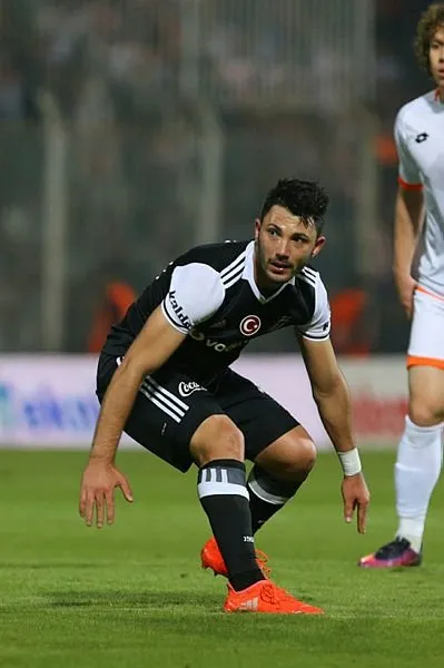 Tolgay Arslan isyan etti: ’Artık Fenerbahçe’de oynamak istiyorum’