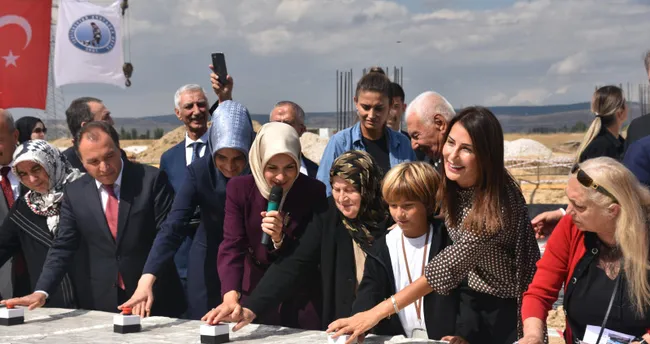 Bakan Göktaş: Gençlere yapılan yatırım geleceğe yatırımdır Bakan Göktaş: Gençlere yapılan yatırım geleceğe yatırımdır