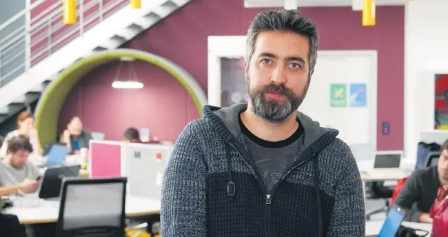 Dünya gençlerine robotik öğreten Türk