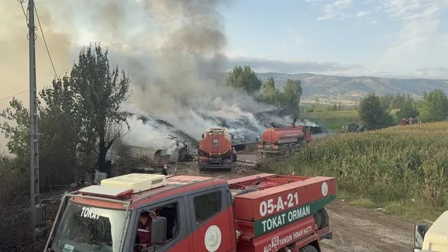 tokatta-geri-donusum-deposundaki-yangin-kontrol-altinda-1756055493930.jpg