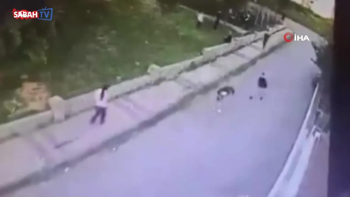 Büyükçekmece’de korkunç olay: 16 yaşındaki çocuk bıçaklı kavgada hayatını kaybetti! | Video videosunu izle Büyükçekmece’de korkunç olay: 16 yaşındaki çocuk bıçaklı kavgada hayatını kaybetti! | Video videosunu izle