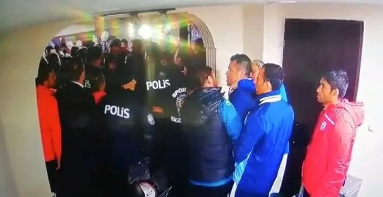 Erzurumsporlu Murat Uçar, eski teknik direktörü Altınordulu Hüseyin Eroğlu’na saldırdı!
