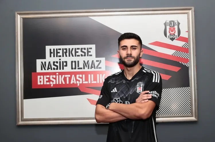 son-dakika-besiktas-emrecan-bulut-transferini-acikladi-1688221046520.jpg