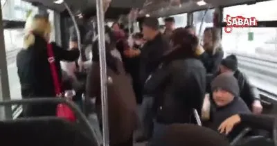 Metrobüste Telefonumu çaldın kavgası kamerada | Video