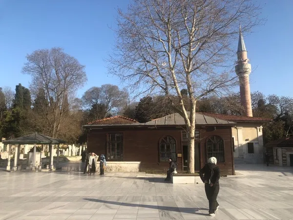 merkez-efendi-turbesinde-ramazan-huzuru-1712470966503.jpeg