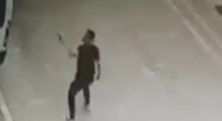 Esenyurt’ta şok görüntü: Üzerine su dökülen adam eve ateş açtı!