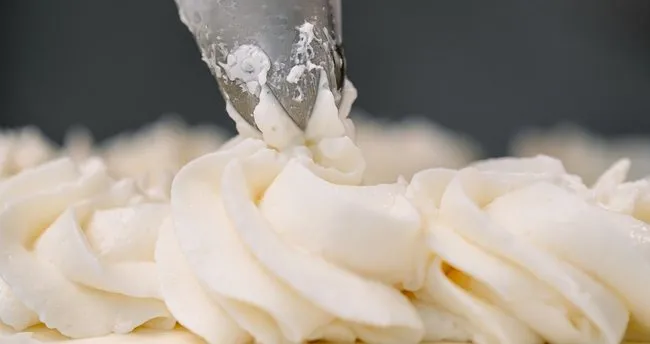 Eşsiz kıvamıyla pasta kreması tarifi Yaş pasta kreması nasıl yapılır