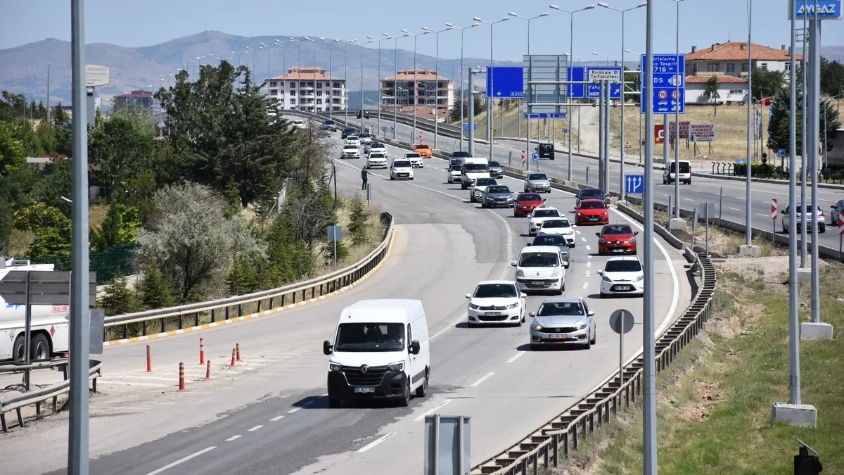 Kilit Kavşak’ta trafik akıcı ve yoğun