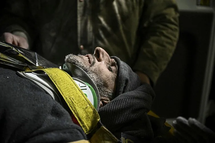 SON DAKİKA: Deprem bölgelerinde mucize hikayeler: Bu görüntüler 85 milyonu ağlattı!