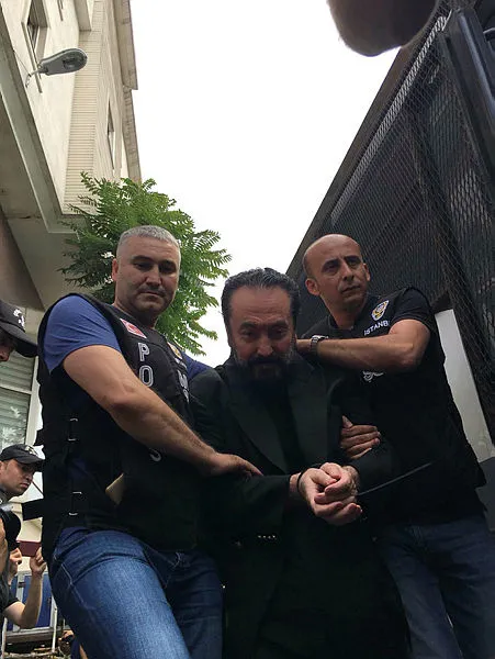 adnan-oktara-ikinci-sok-527-kez-yapilan-gorusme-yargiyi-harekete-gecirdi-1668617548180.jpg Adnan Oktar'a ikinci şok! 527 kez yapılan görüşme yargıyı harekete geçirdi
