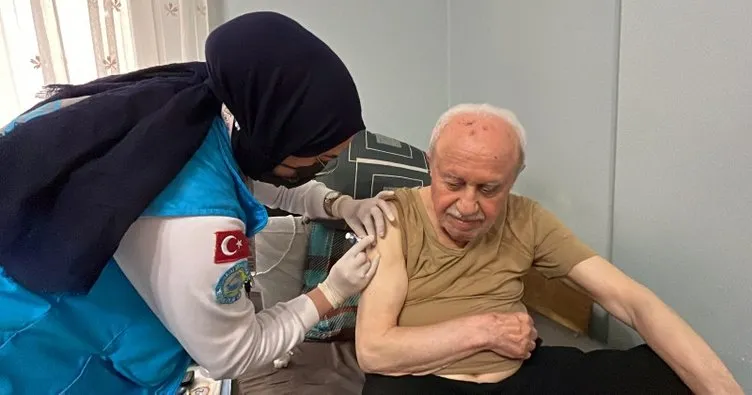 Evinden çıkamayanlar için İstanbul’da ücretsiz zatürre aşısı hizmeti veriliyor