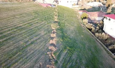 Köyü ortadan ayıran yarık