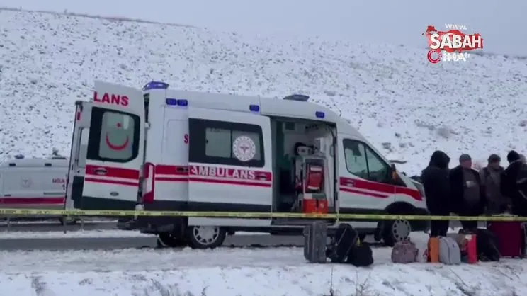 Kars'ta yolcu otobüsü önündeki araçlara böyle çarptı: 2 ölü, 8 yaralı | Video