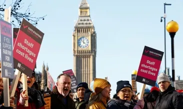 İngiltere’de hemşireler greve gitti