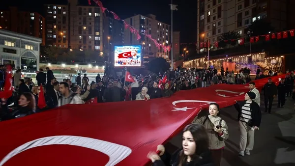 sirnakta-cumhuriyet-bayrami-dolayisiyla-fener-alayi-duzenlendi-1793295490067.jpg