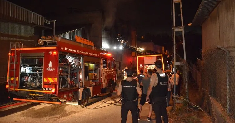 Pendik’te duşa kabin imalathanesinde yangın