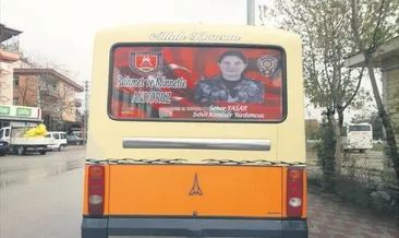 Şehitlerin fotoğrafları minibüslerde