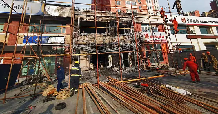Çin’de restoran alev aldı: Çok sayıda kişi can verdi
