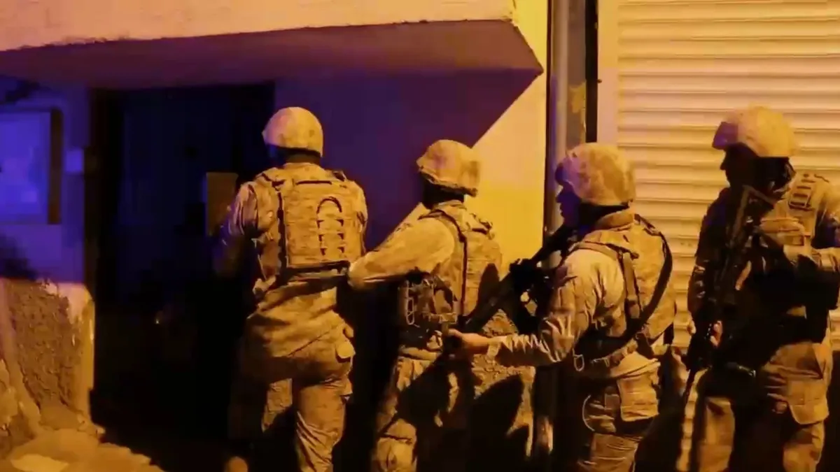 Jandarmadan DEAŞ’a ağır darbe: DEAŞ’lı 47 terörist yakalandı Jandarmadan DEAŞ’a ağır darbe: DEAŞ’lı 47 terörist yakalandı