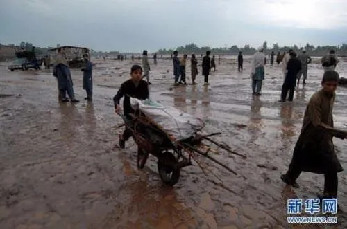 Pakistan’da evler sular altında kaldı