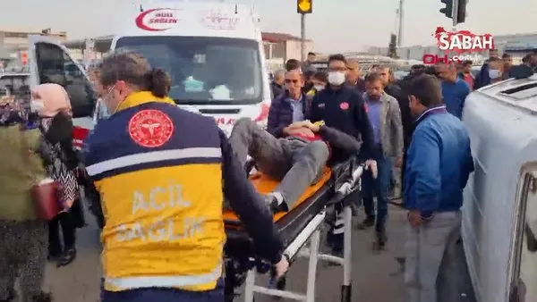 Adana'da kamyonet ile minibüs çarpıştı: 10 yaralı