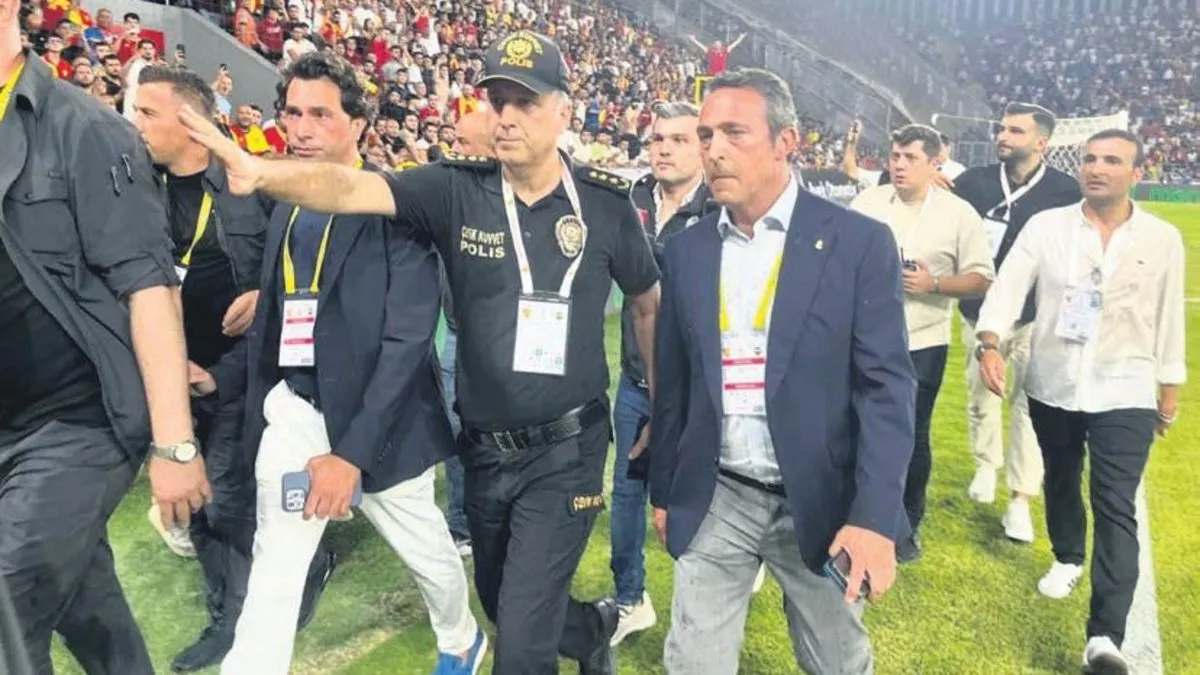 Talimatlara aykırı olarak sahaya indi