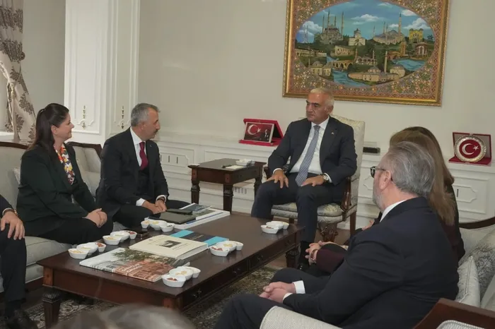 bakan-ersoy-edirnenin-tarihe-acilan-kulesini-inceledi-makedonya-kule-muzesinde-4-ayda-18-bin-ziyaretci-agirlan-1792748782563.jpg