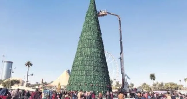 Bağdat’a en büyük Noel ağacı dikildi