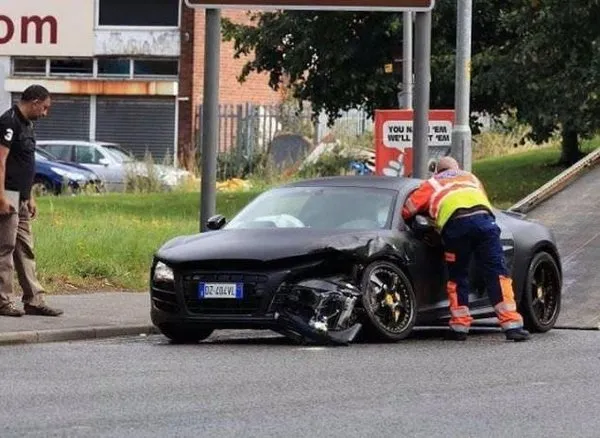 Futbolcuların lüks otomobilleriyle yaptıkları kazalar