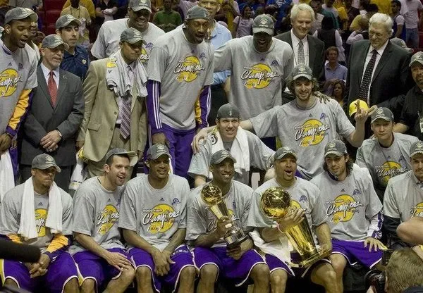 Los Angeles Lakers şampiyon